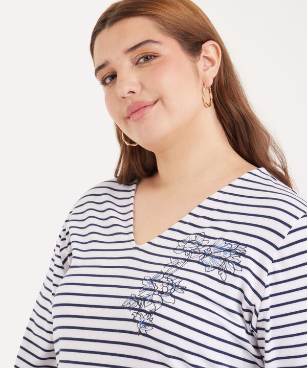Camiseta Cuello V  Preteñida Con Bordado Manga 3/4