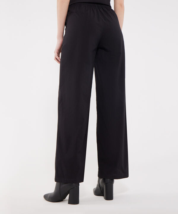 Pantalón Unicolor Con Botonadura Cruzada