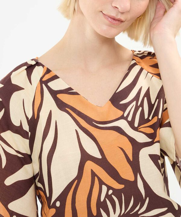 Blusa Estampada Escote en V image number null