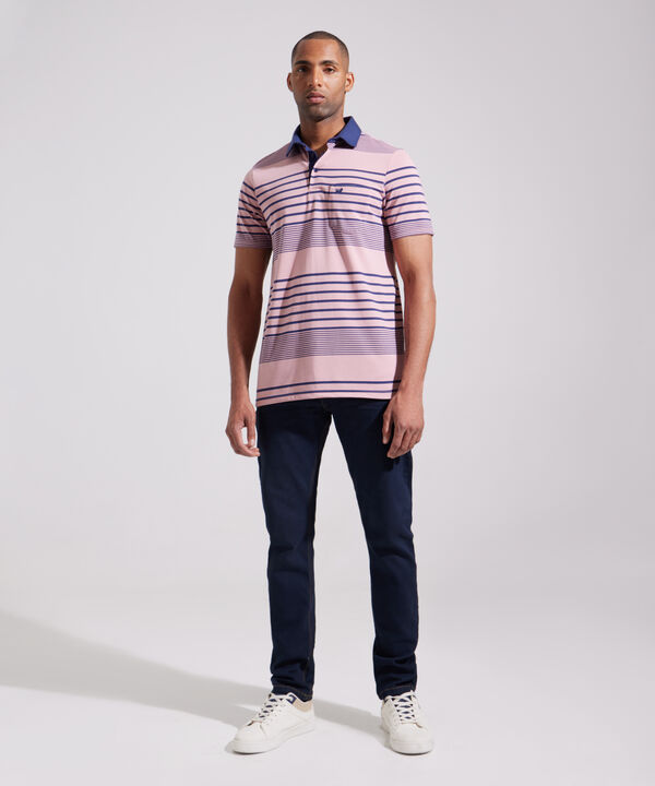 Polo Preteñida Cuello Duro Con Bolsillo, Pechera Y Banda En Contraste Unicolor, Silueta Regular Fit