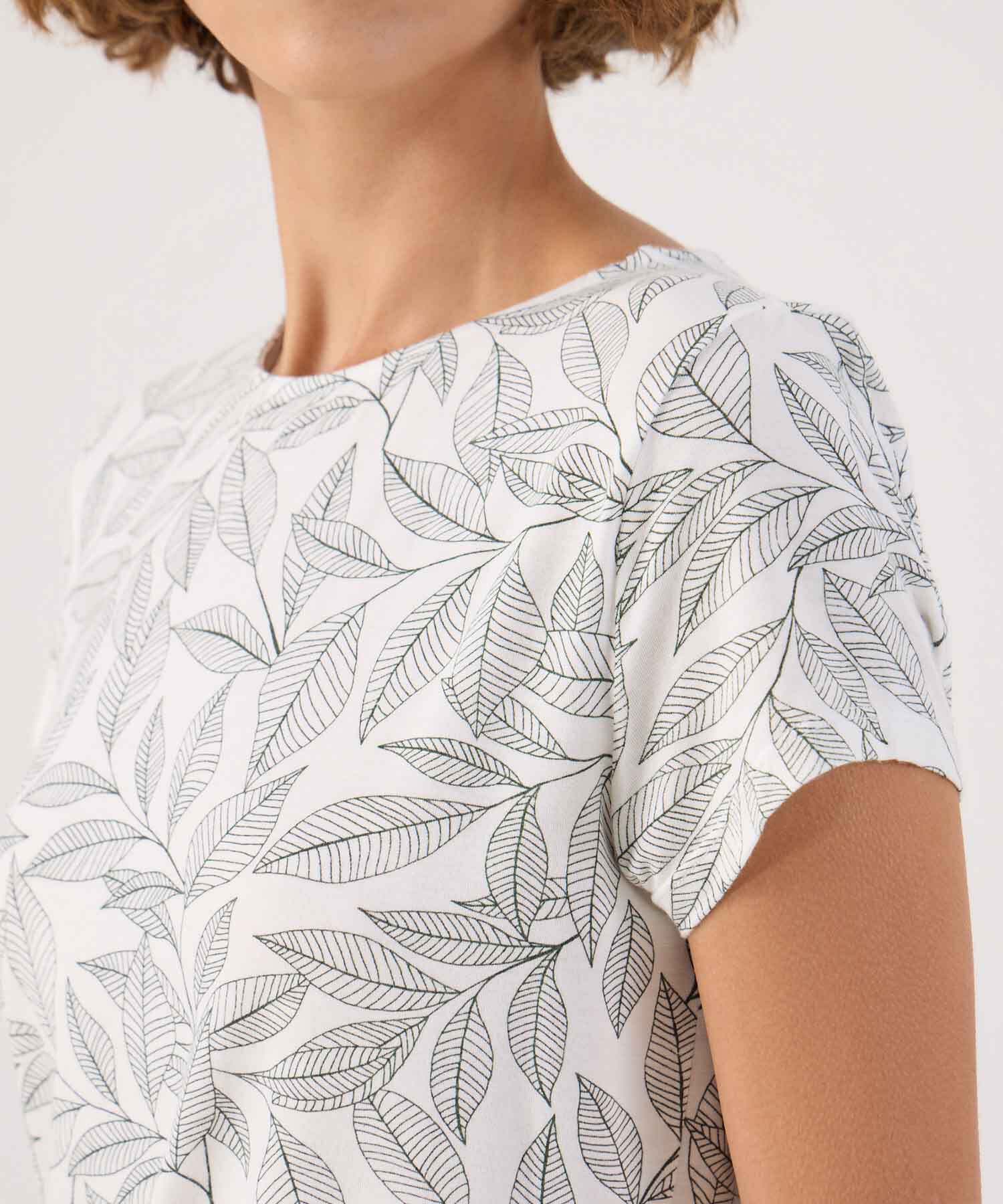 Camiseta Con Estampado Florar 