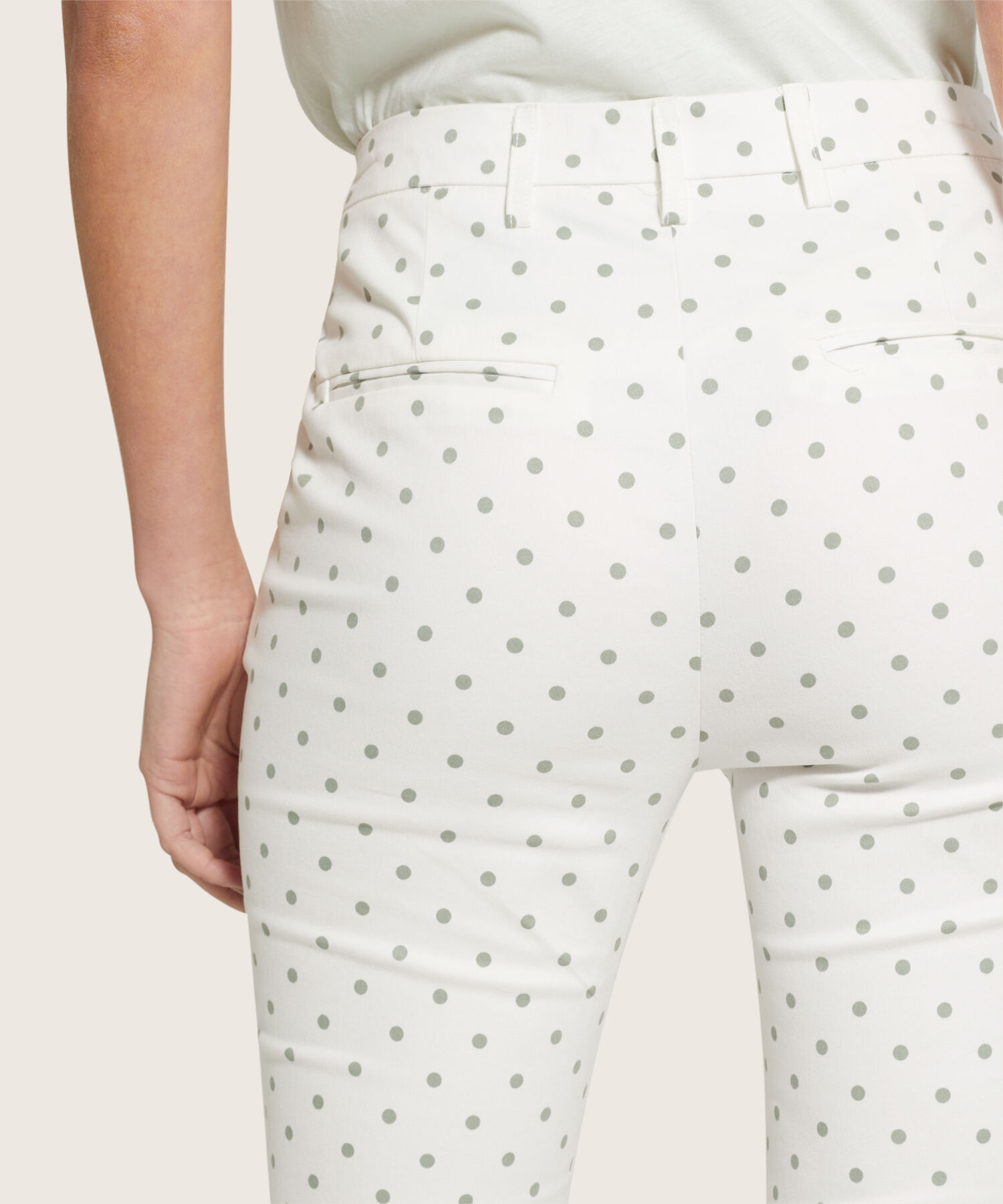 Pantalon Capri Con Bolsillos Laterales