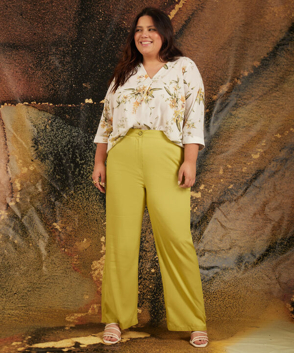 Pantalón Amplio Con Quiebre En Botas