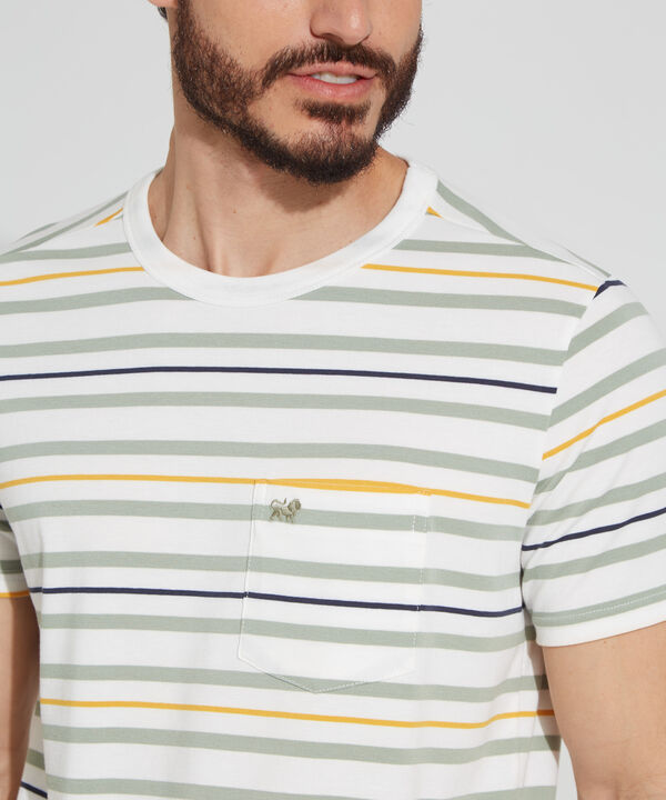 Camiseta Preteñida Manga Corta Cuello Redondo En Rib Y Bolsillo Superior