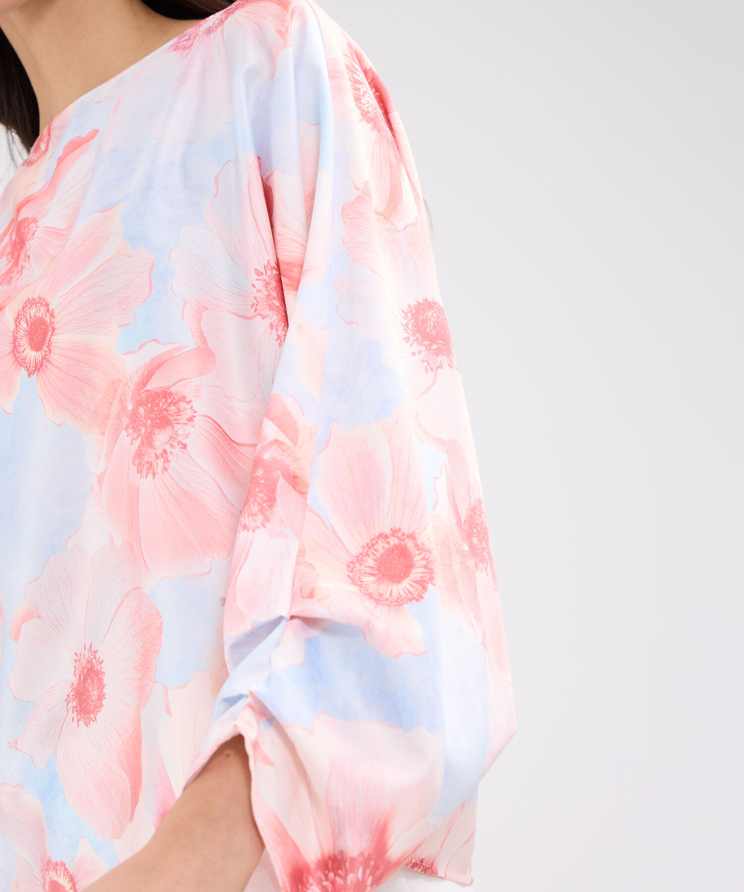 Blusa Satinada Estampada Manga Larga