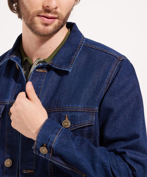 Chaqueta Trucker En Denim Tono  Azul Oscuro