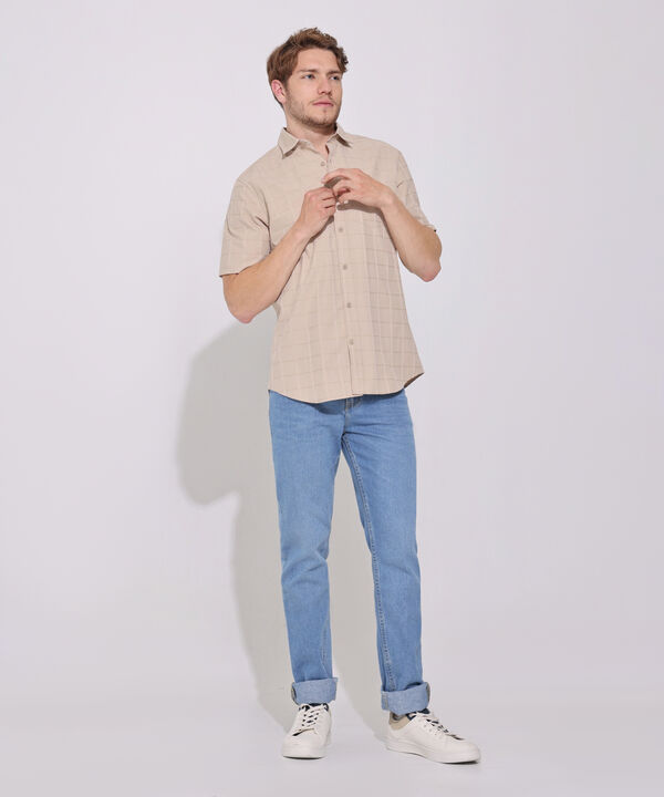 Camisa Unicolor Texturizada, Manga Corta Con Bolsillo Y Silueta Slim Fit image number null