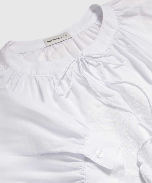 Blusa con Bordado image number null