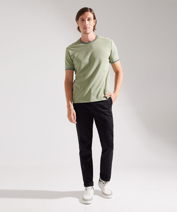Camiseta Unicolor Con Cuello Y Puños Tejidos