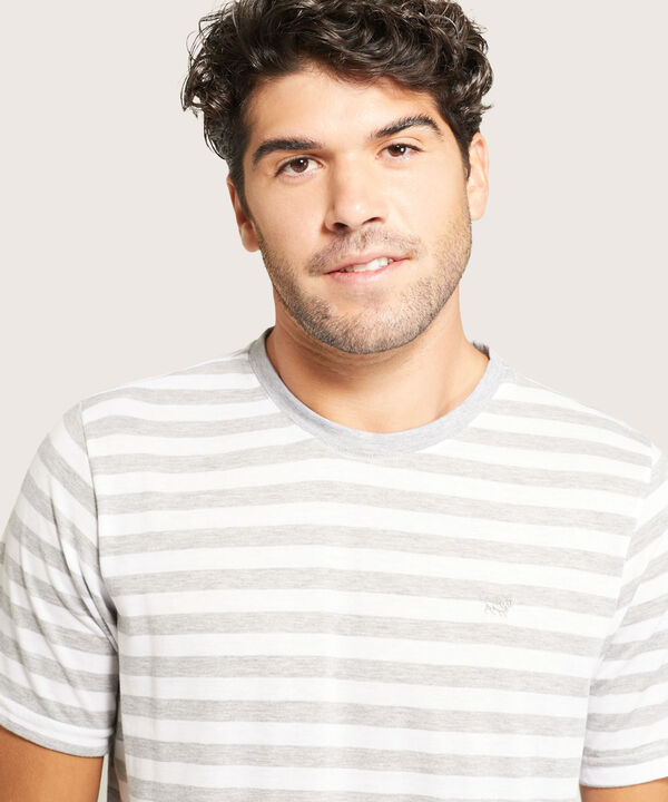 Camiseta Manga Corta Preteñida. Bordado León 3D image number null