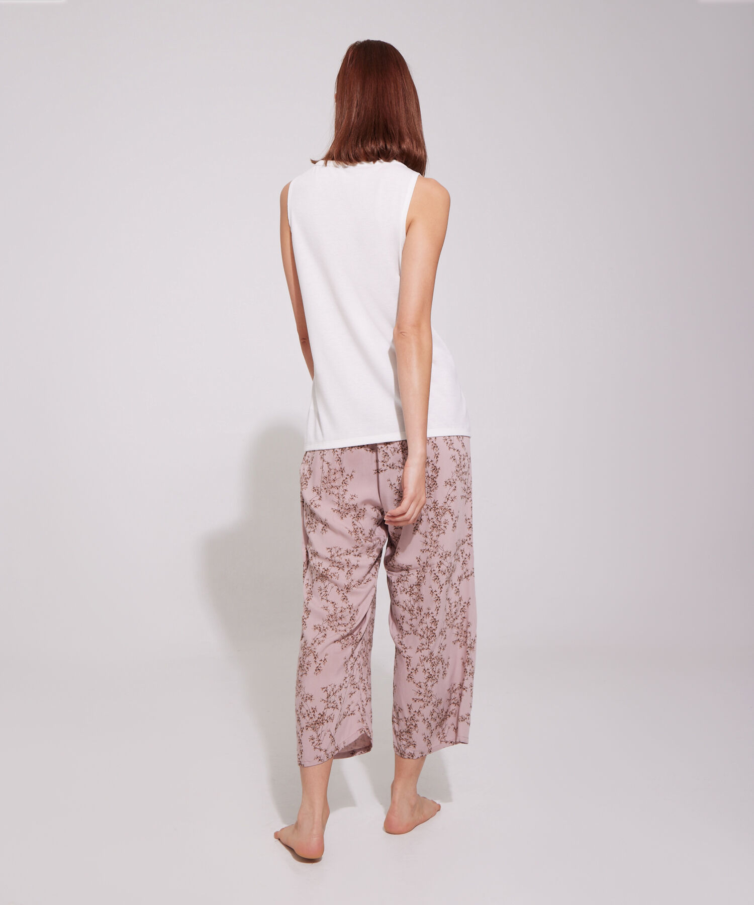 Pijama Camiseta Manga Sisa Y Pantalón Capri Estampado