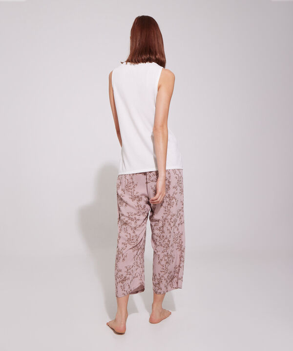 Pijama Camiseta Manga Sisa Y Pantalón Capri Estampado