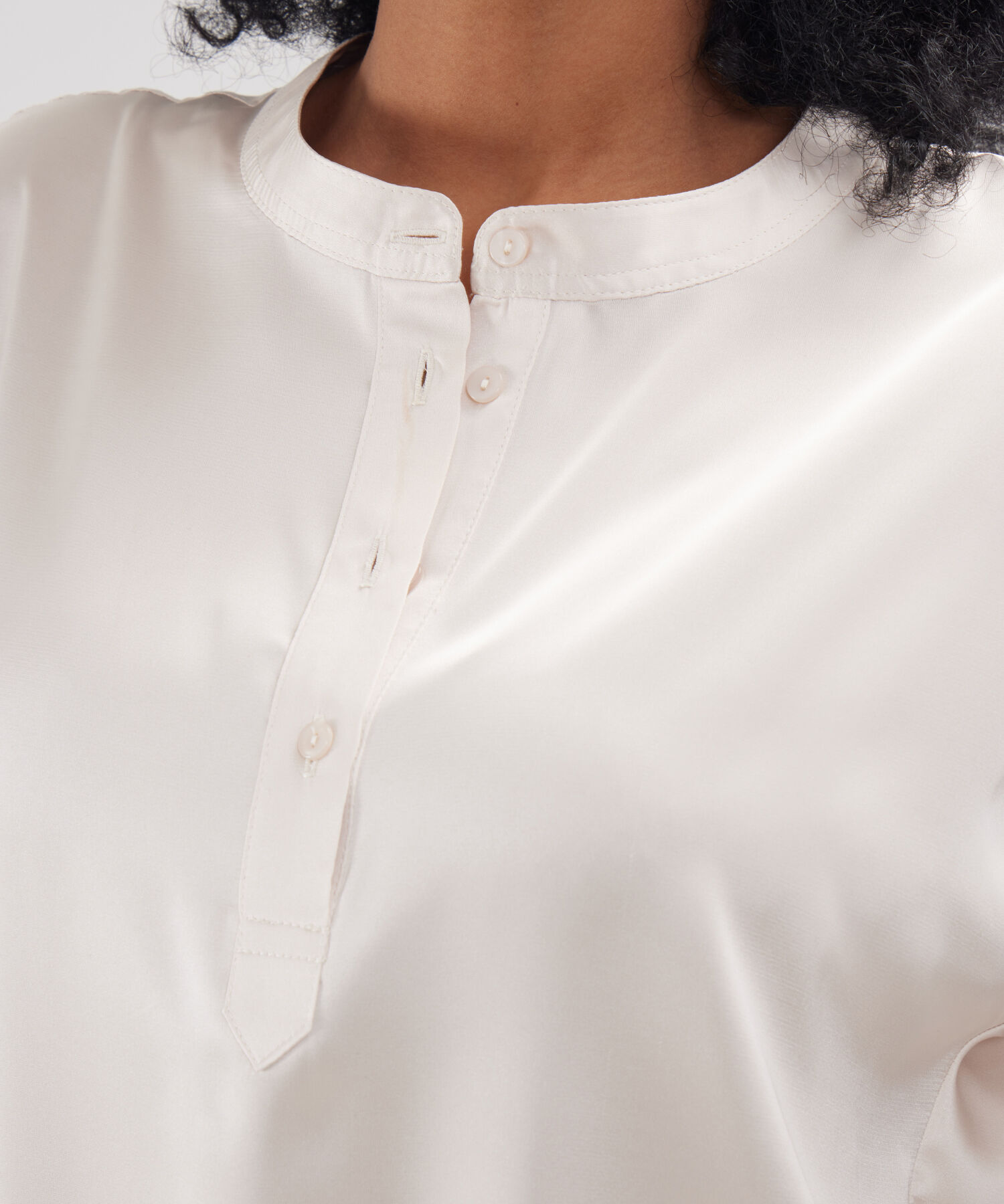 Blusa Unicolor Con Media Pechera