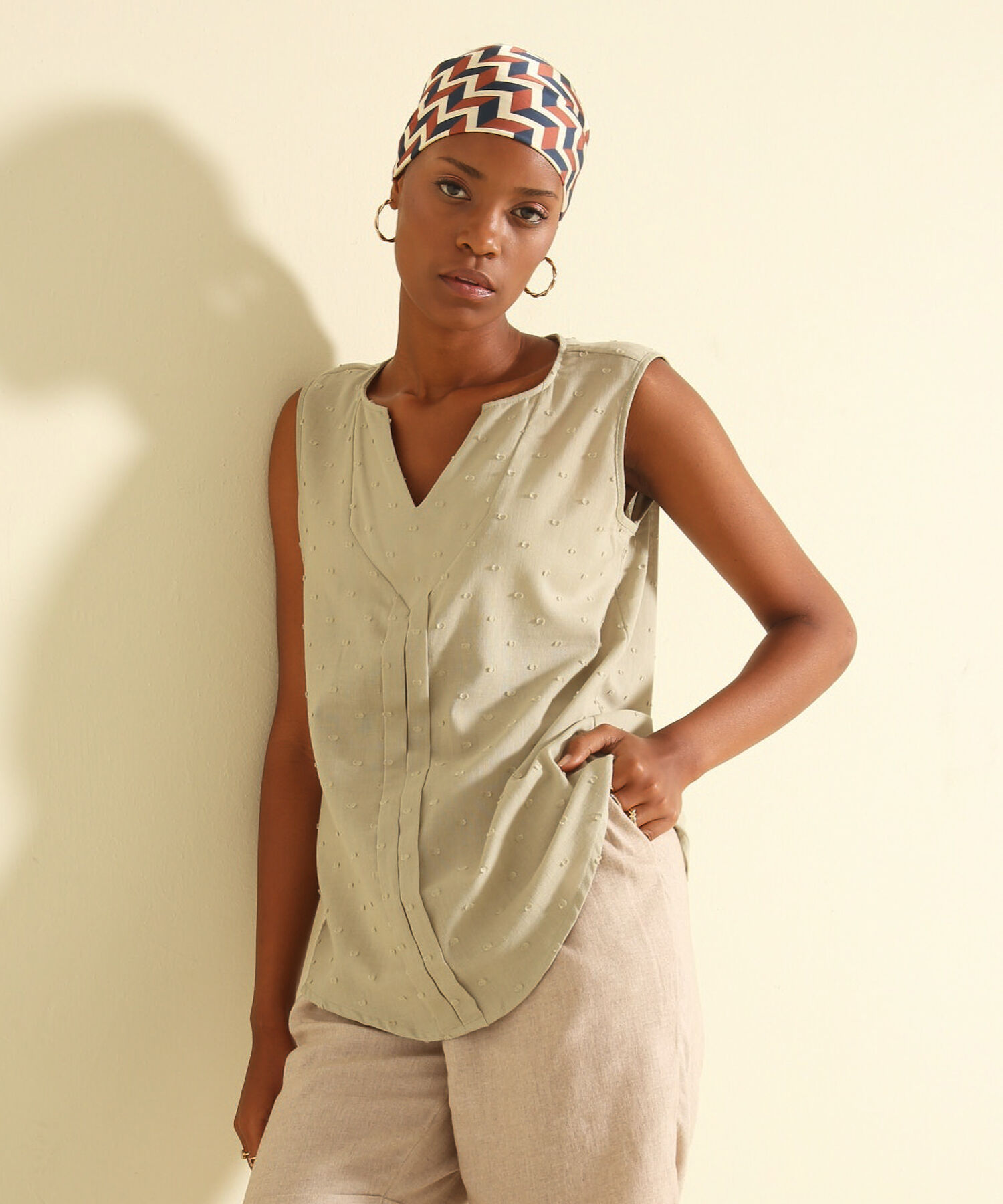 Blusa Unicolor Textura Manga Sisa Con Cuello Herradura Y Fuelle