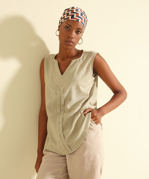 Blusa Unicolor Textura Manga Sisa Con Cuello Herradura Y Fuelle