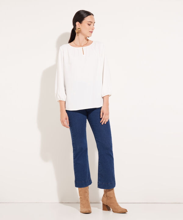 Blusa Manga 3/4 Con Detalle De  Pechera Con Broches  En Espalda