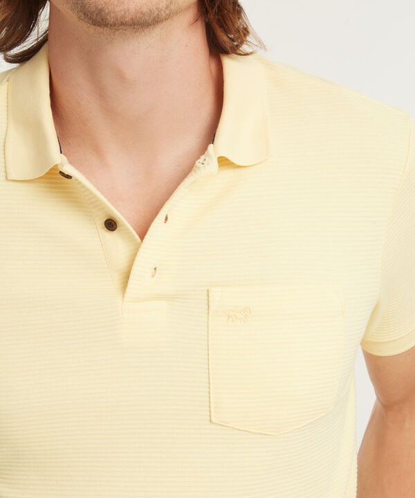 Polo Unicolor Textura, Cuello Y Puños Tejidos Con Bolsillo, Silueta Regular Fit, Cítrico Marinero image number null