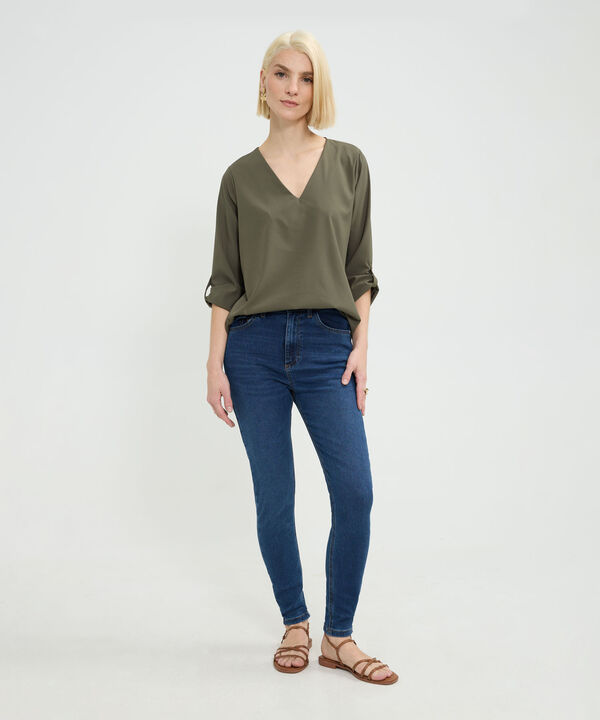 Blusa con Escote en V image number null