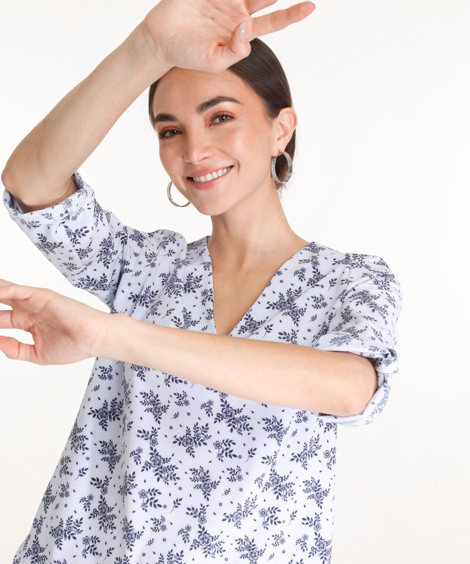 Blusa Estampada, Manga 3/4 Con Charretera, Cuello En V Y Silueta Fluida