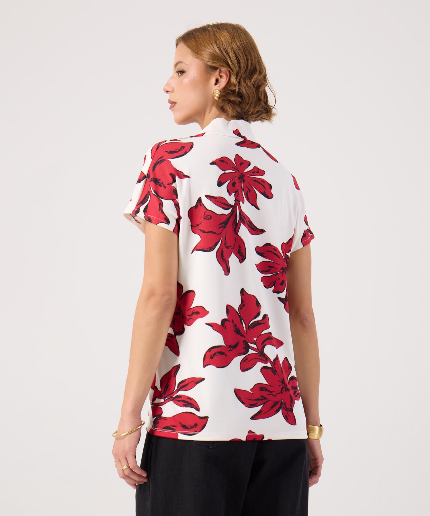 Camiseta cuello mao estampada 