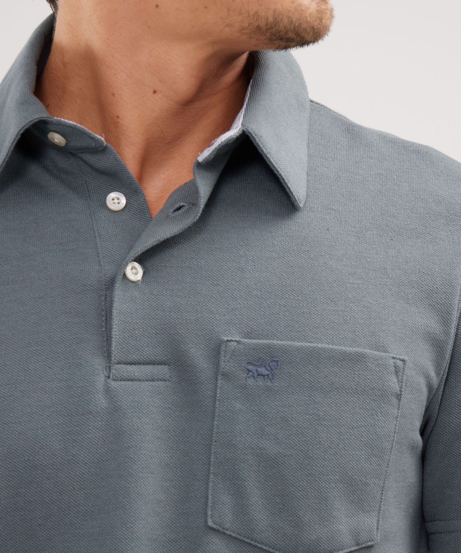 Polo Cuello Duro Con Bolsillo
