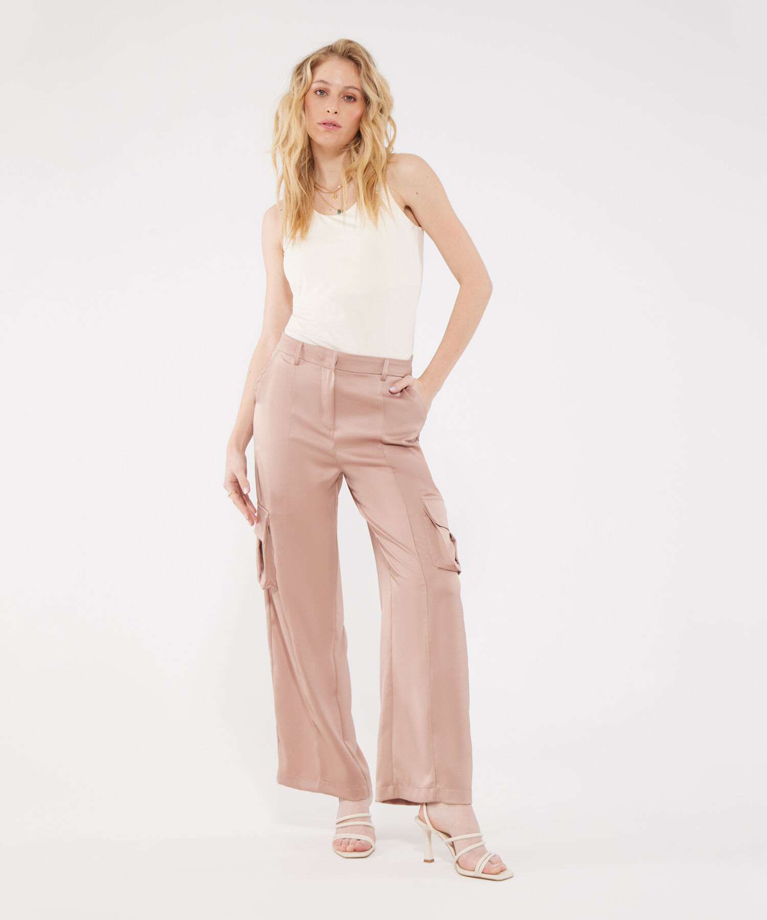 Pantalon Cargo Unicolor En Saten
