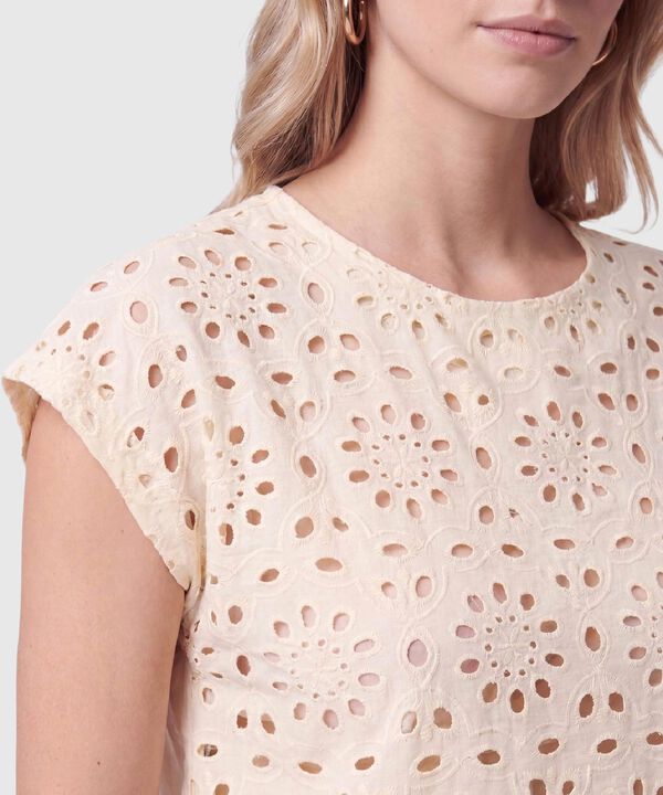 Blusa De Mujer Con Calados Florales