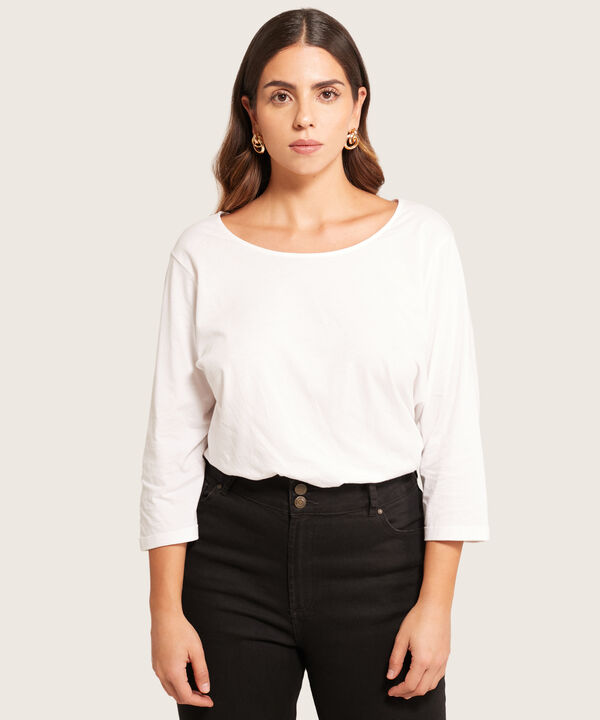 Camiseta Cuello Redondo con Aplique En Espalda