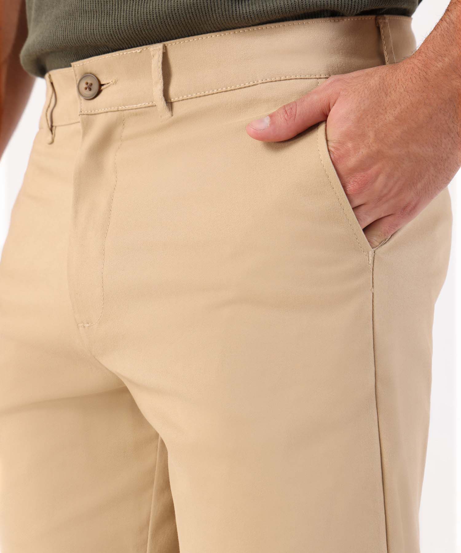 Bermuda Unicolor Con Bolsillos Diagonales 