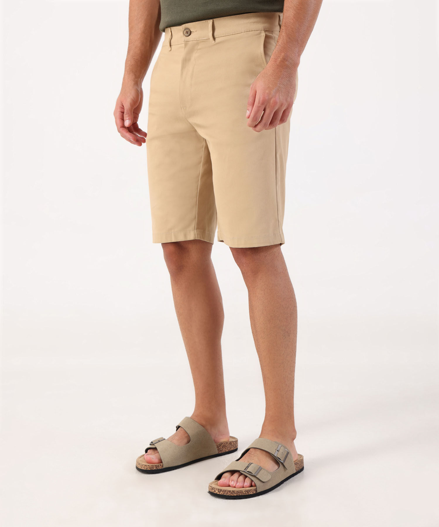 Bermuda Unicolor Con Bolsillos Diagonales 