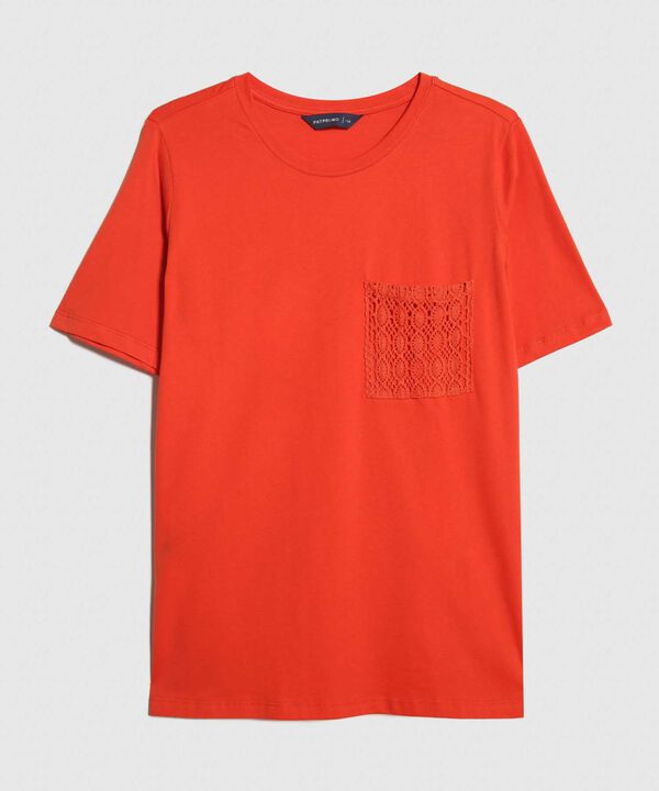 Camiseta con Bolsillo Bordado