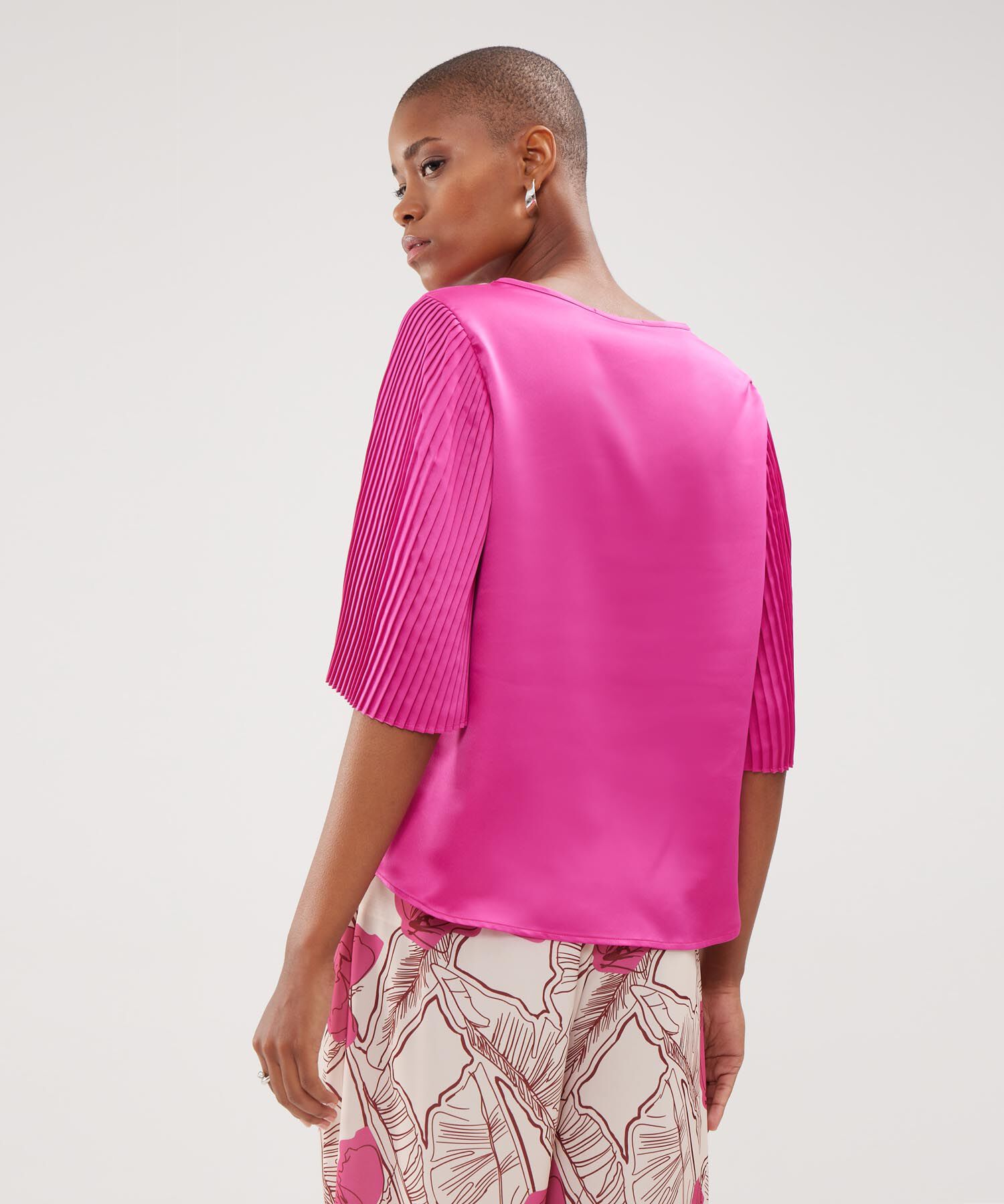 Blusa Unicolor Con Mangas Plisadas