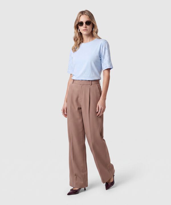Camiseta de Mujer con Apliques en Mangas