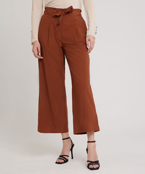 Pantalon Moda Tipo Paper Bag, Bota Amplia Con Bolsillos Laterales Y Cinturón Para Anudar, Cristales Linea Moda image number null