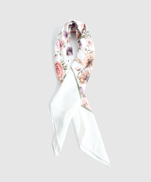 Pa&ntilde;oleta Cuadrada Estampada Para Mujer image number null
