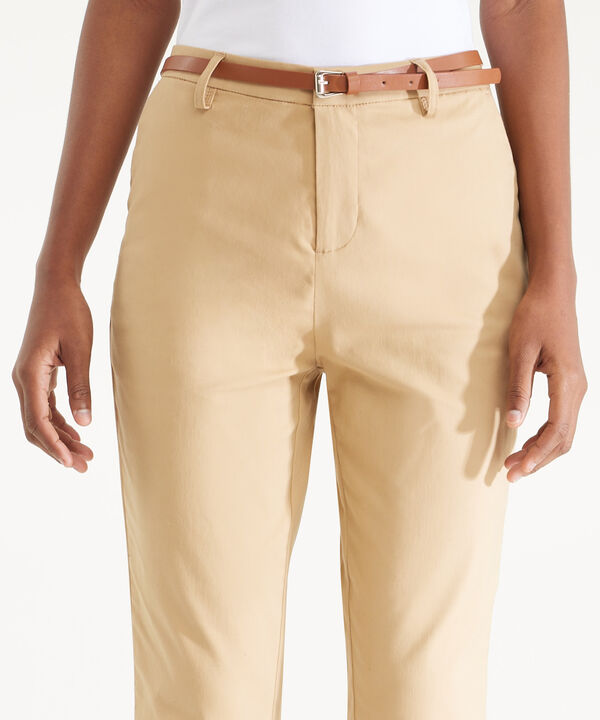 Pantalón Chino Unicolor Con Cinturón image number null