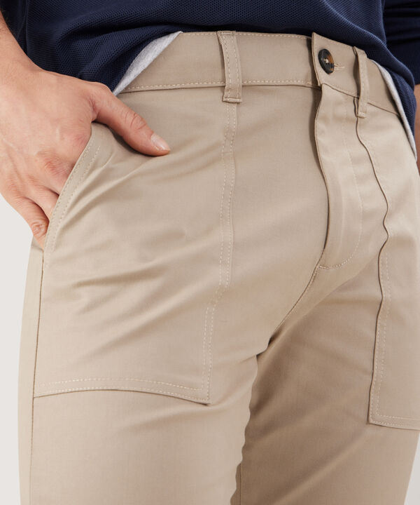 Pantalón Moda Unicolor Con Bolsillos, Silueta Regular Fit, Safari Soft Línea Moda