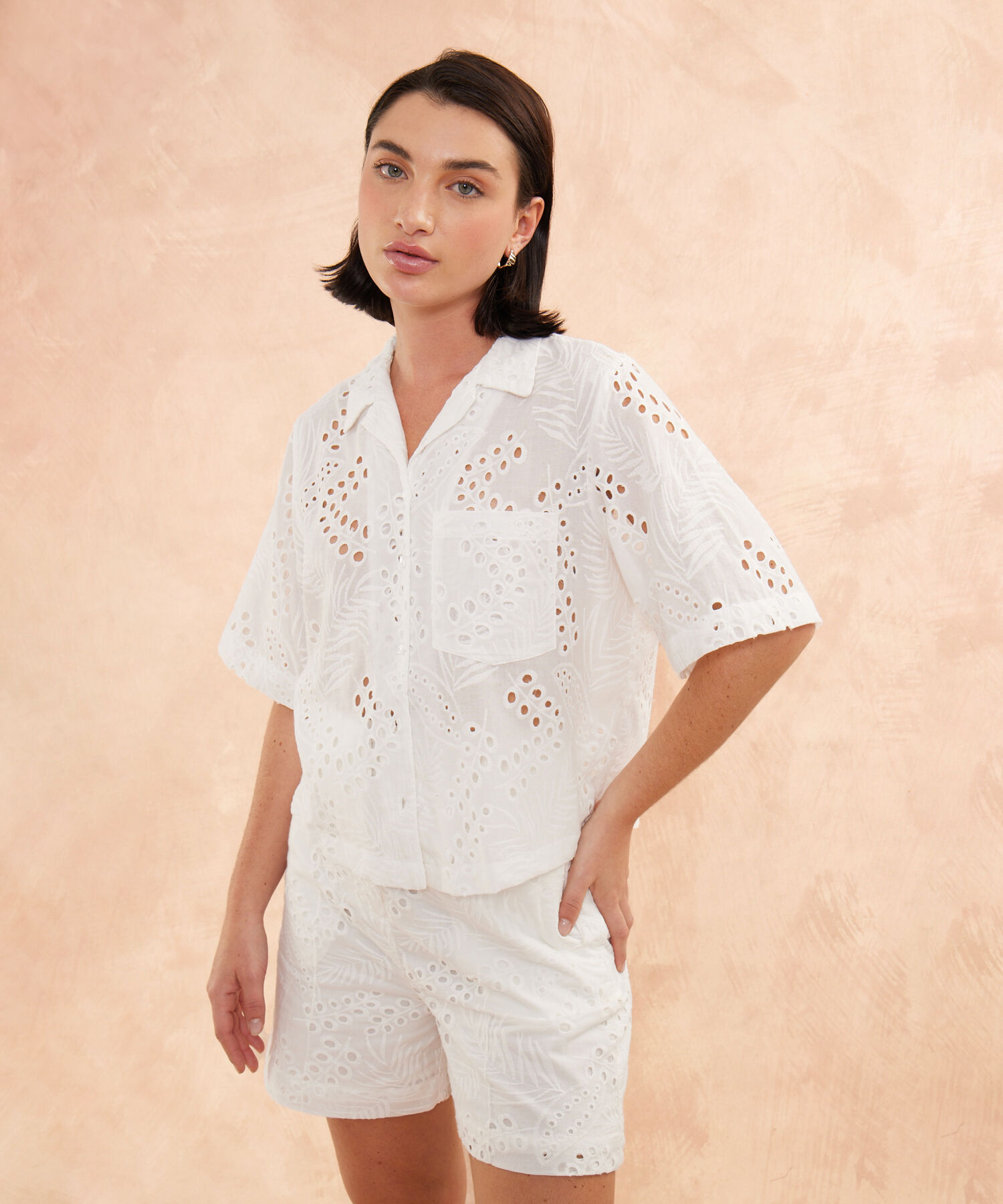 Camisa Unicolor En Ojalillo
