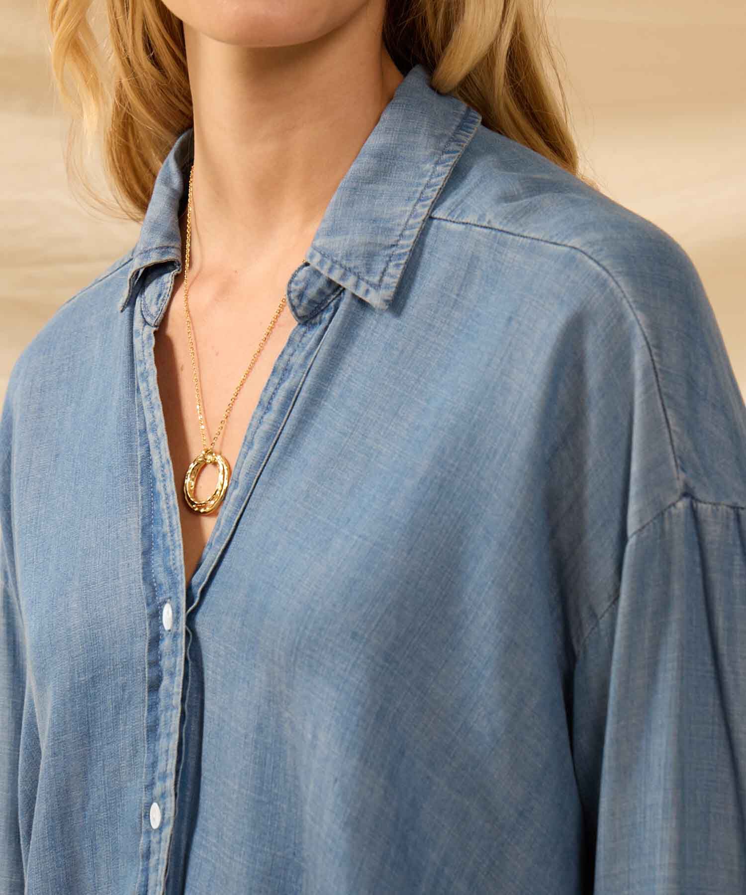 Camisa Denim Fluida De Hombro Ca&iacute;do Para Mujer