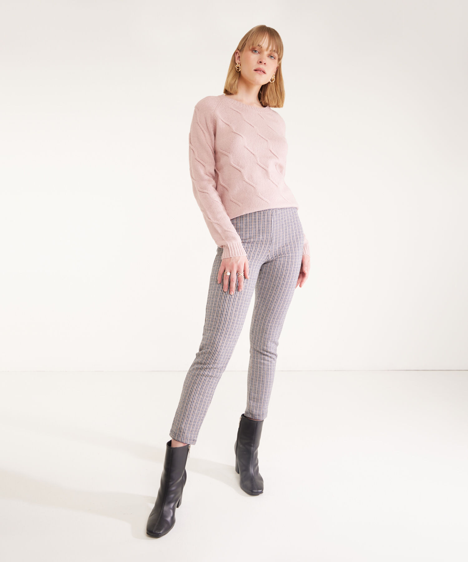 Leggings Prete&ntilde;ido Con Corte En Frente
