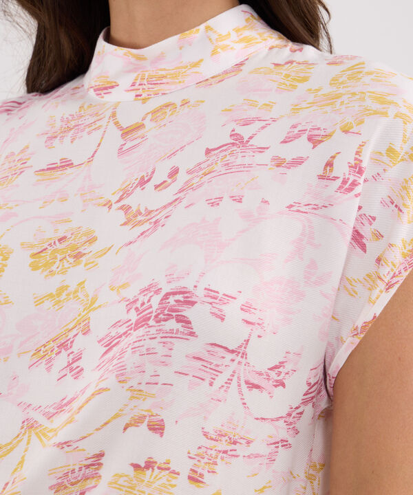 Blusa Estampada, Manga Corta, Cuello Alto, Silueta Fluida