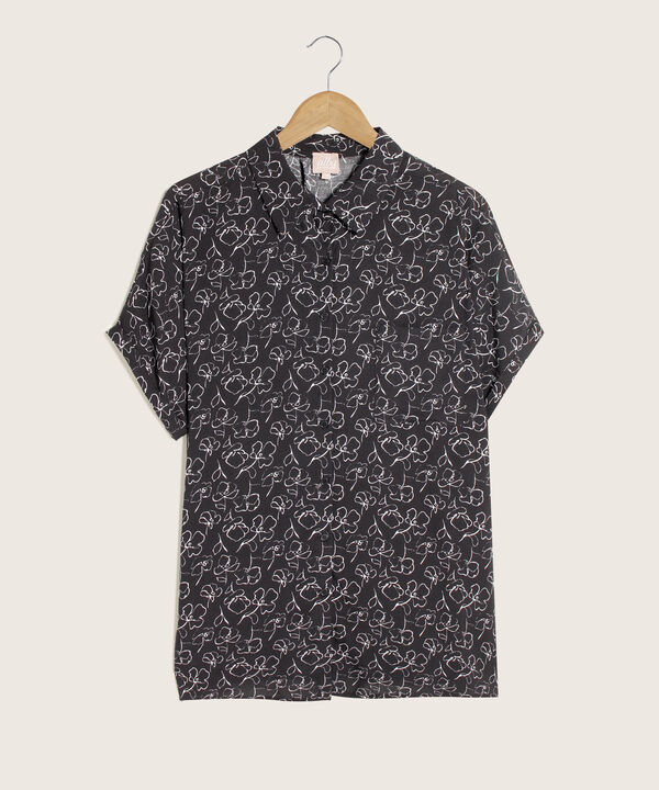 Blusa Estampada Manga Corta,  Cuello Camisero Con Pechera Y Bolsillo Cuadrado De Parche