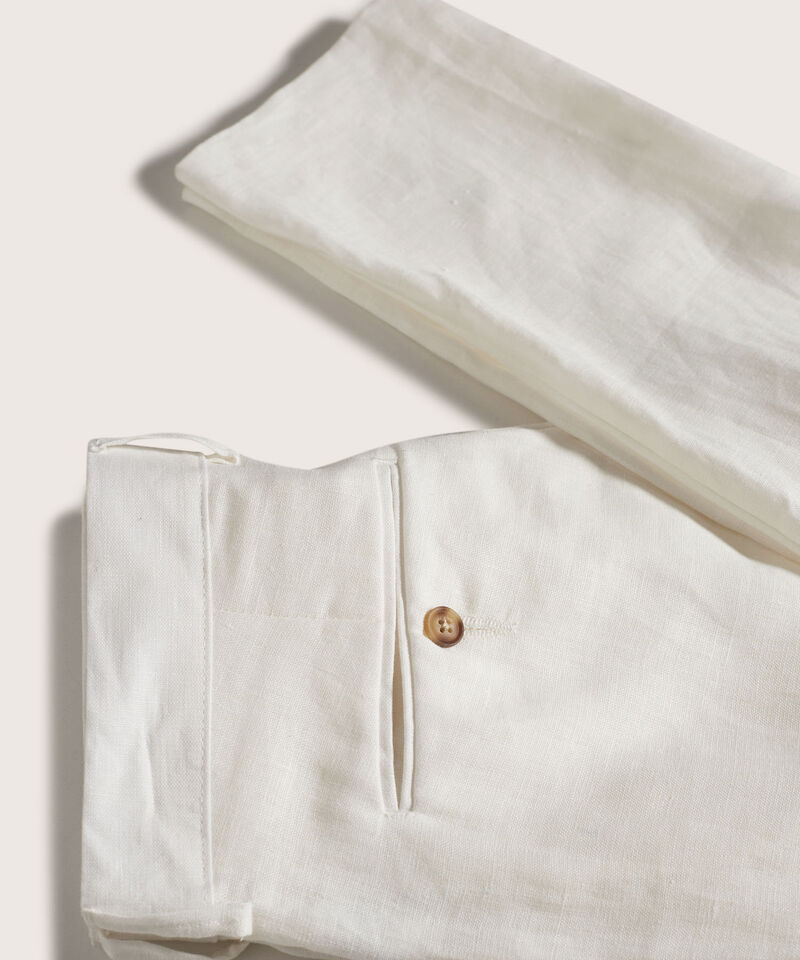 Pantalón Chino En Lino Con Bolsillo Posterior
