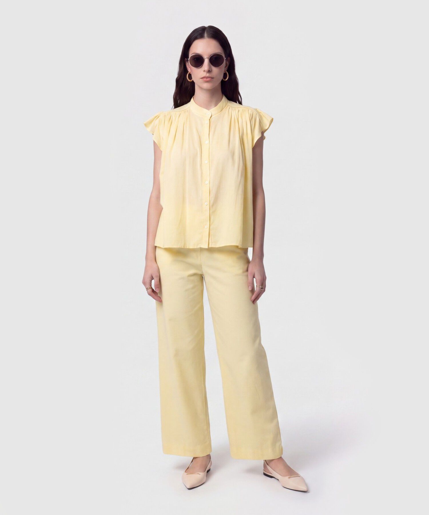 Blusa Cuello Alto con Vuelos Mujer