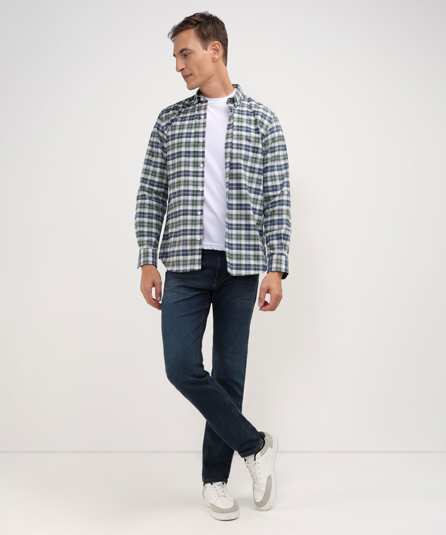 Camisa de cuadros con tenis hombre best sale