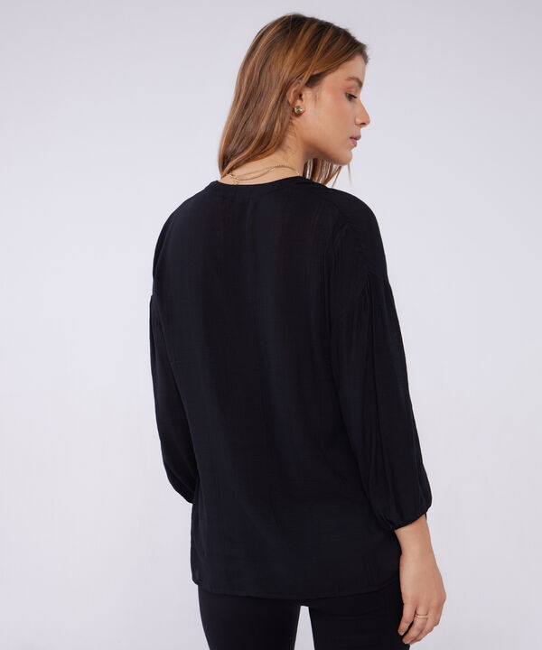 Blusa Unicolor Manga 3/4 Bombacha, Cuello Nerú, Escote En V Con Botonadura
