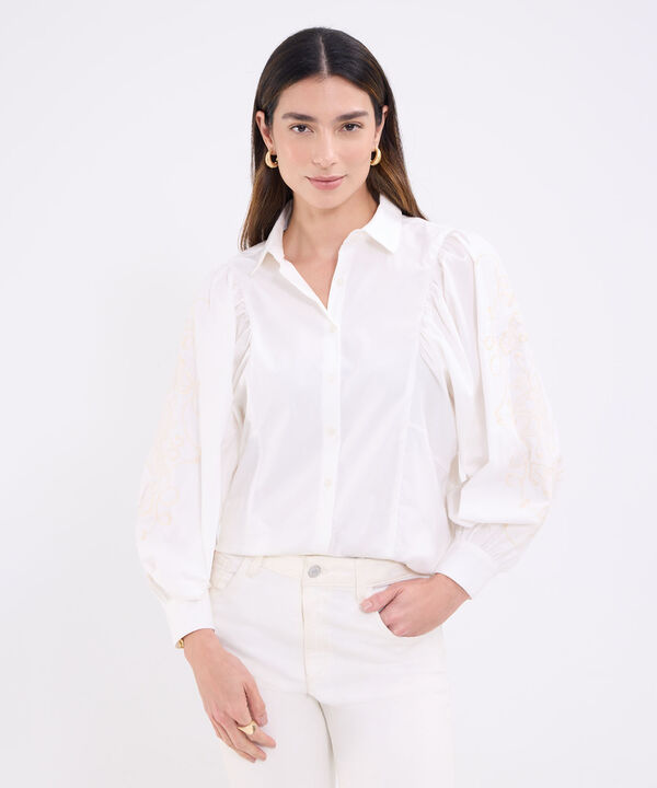 Camisa unicolor con bordado en mangas para mujer image number null