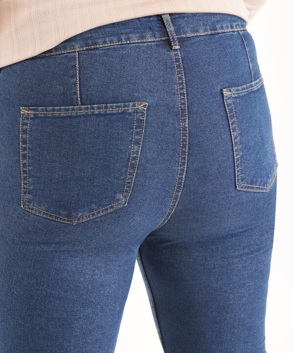 Jean Flare Tono Medio Oscuro