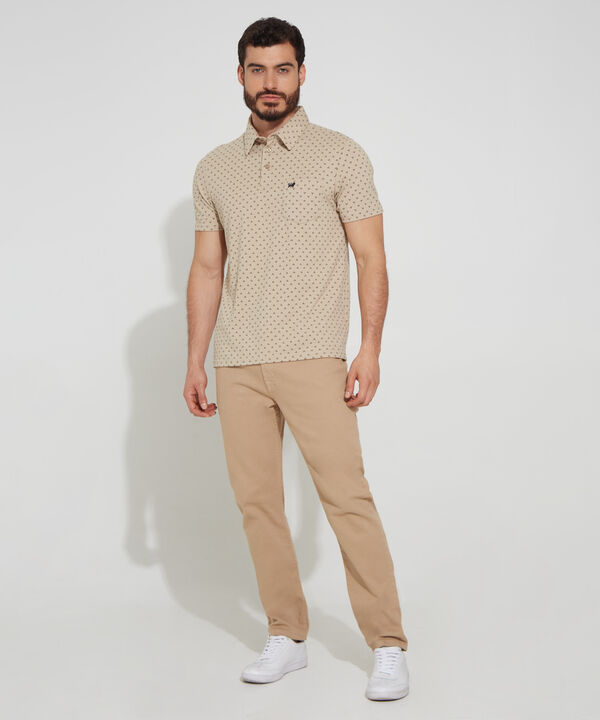 Polo Estampada, Cuello Maquina Duro Con Bolsillo, Silueta Regular Fit Blanco image number null