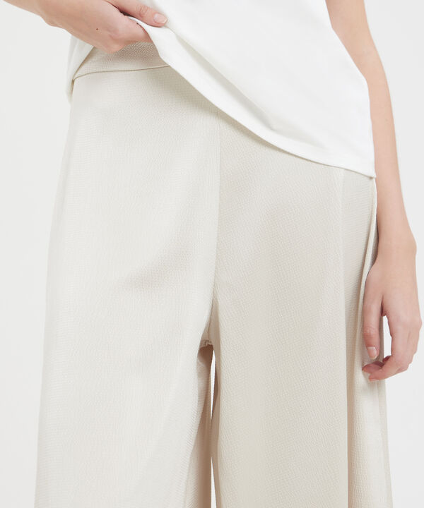 Pantalon Palazzo Fluido Unicolor En Tela De Satin Con Textura